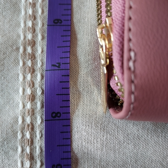 Roulens over shoulder or clutch wallet with cell phone holder. - Picture 7 of 7